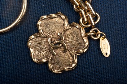Chanel branded key ring
Four-leaf clover...
