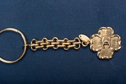 Chanel branded key ring
Four-leaf clover...
