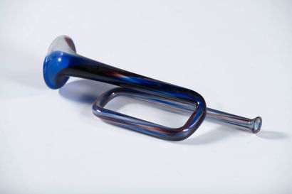 In the spirit of Murano
Tricolor glass trumpet,...