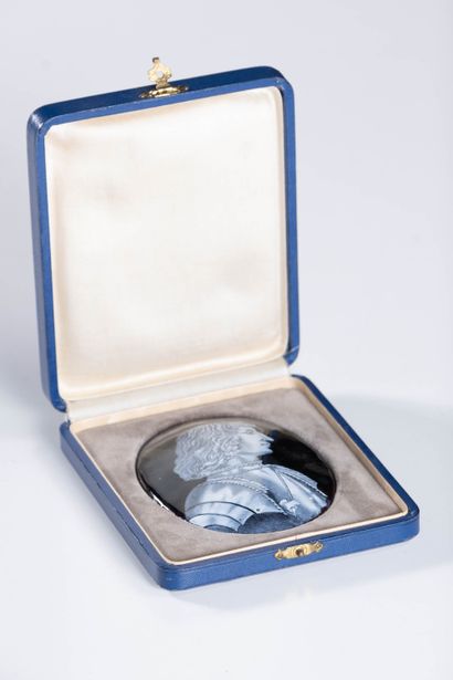Limoges enamel or similar
Oval enamel plate...