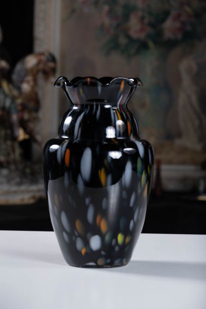 Sèvres, Clichy or similar
Vase in black hyalite...