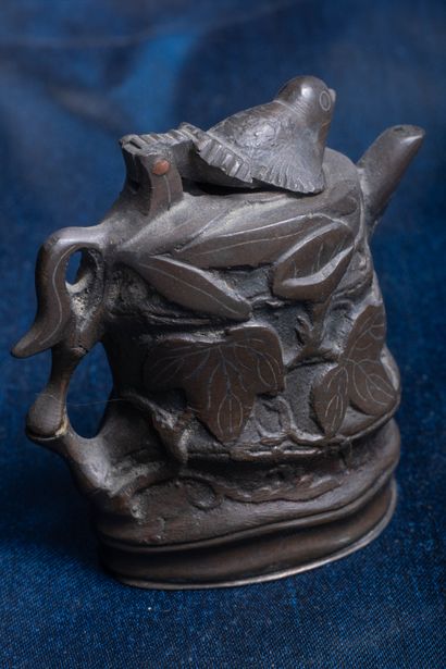 China or Japan
Small teapot.H. 6.8 cm.