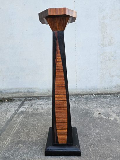 Art Deco
Art Deco sheath in Macassar ebony...