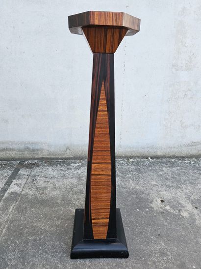 Art Deco
Art Deco sheath in Macassar ebony...