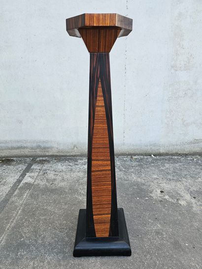 Art Deco
Art Deco sheath in Macassar ebony...