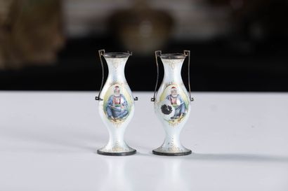 Guilloché enamel
Pair of small vases in white...