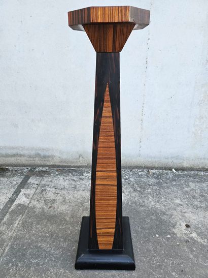 Art Deco
Art Deco sheath in Macassar ebony...