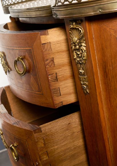 Style Transition Louis XV - Louis XVI
Commode...