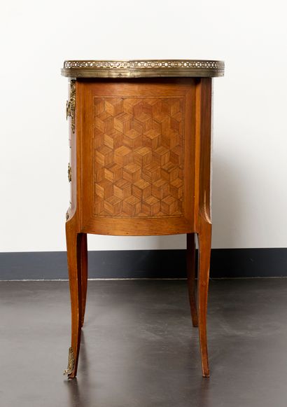 Style Transition Louis XV - Louis XVI
Commode...