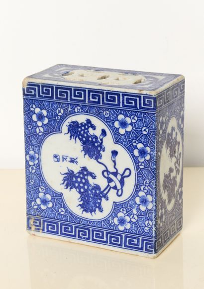 Chine
Pose-nuque en porcelaine blanc ble...