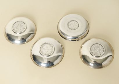 Numismatique
4 coupelles montant 3 pièces...