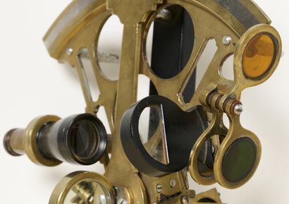 Marine- Sextant
Laiton. Rayon 23 cm.