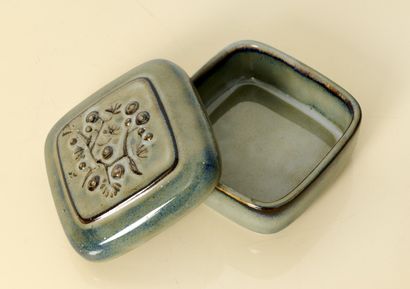 Bing & Grondahl - Denmark
Glazed ceramic...