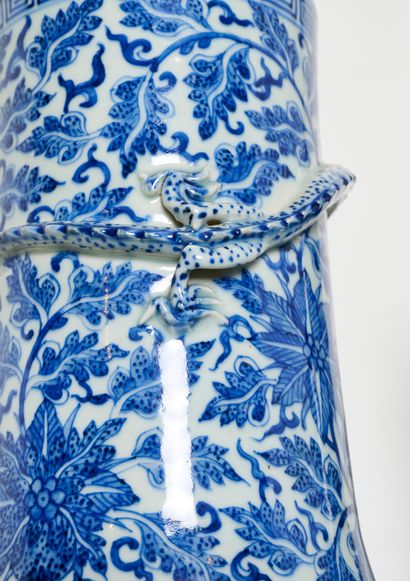 Chine, ère Qing, XIXe siècle.
Paire de vases...