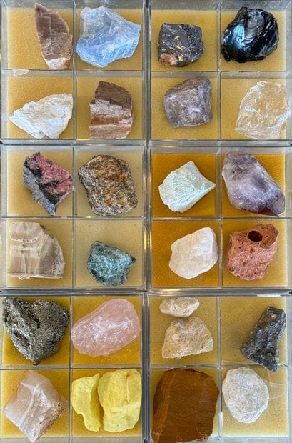Gémologie - Pierres semi-précieuses
Casier...