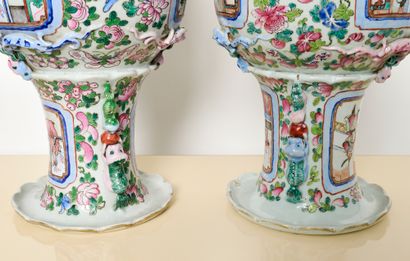 Chine - Porcelaine de Canton
Deux vases (paire...