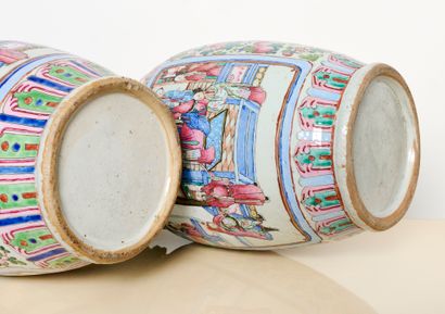 Chine - Porcelaine de Canton
Deux vases (paire...