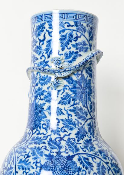 Chine, ère Qing, XIXe siècle.
Paire de vases...