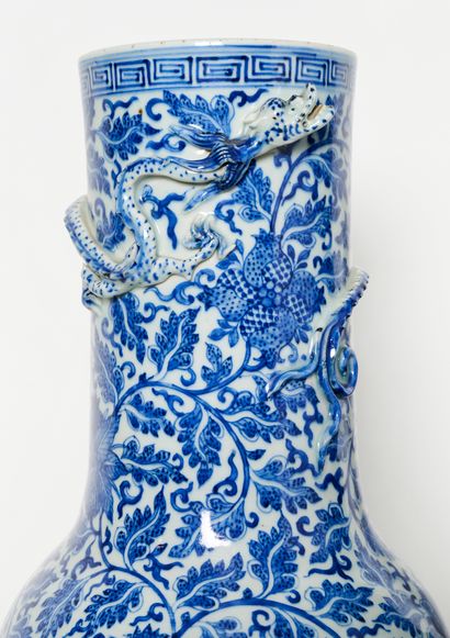 Chine, ère Qing, XIXe siècle.
Paire de vases...