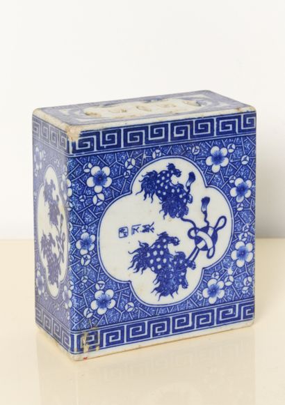 Chine
Pose-nuque en porcelaine blanc ble...