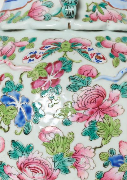 Chine - Porcelaine de Canton
Deux vases (paire...