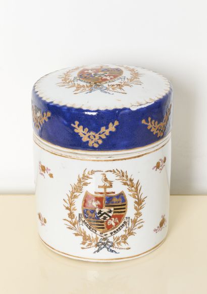 Chine, Compagnie des Indes
Tabatière en porcelaine...