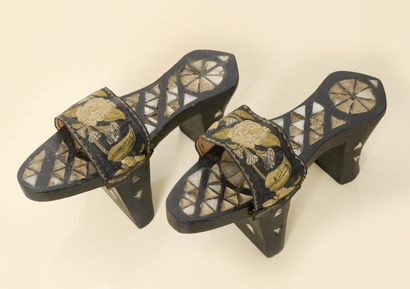 Empire ottoman
Chaussures de hammam en bois...