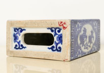 Chine
Pose-nuque en porcelaine blanc ble...