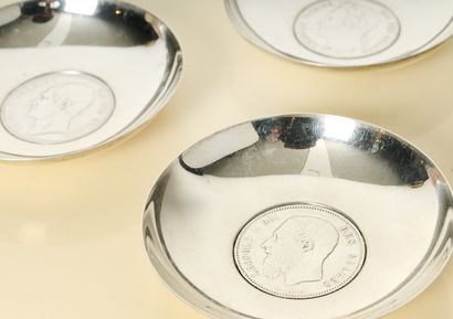 Numismatique
4 coupelles montant 3 pièces...