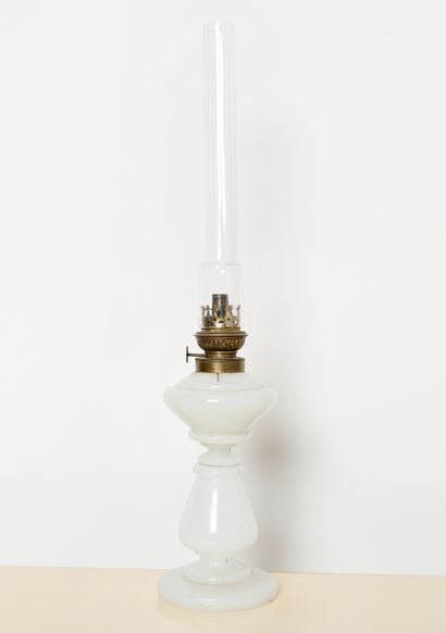 Opaline
White opaline kerosene lamp