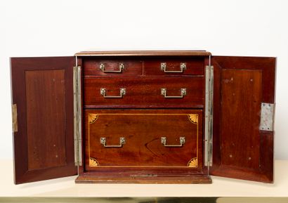 England, 19th century
Travel cabinet. Key...
