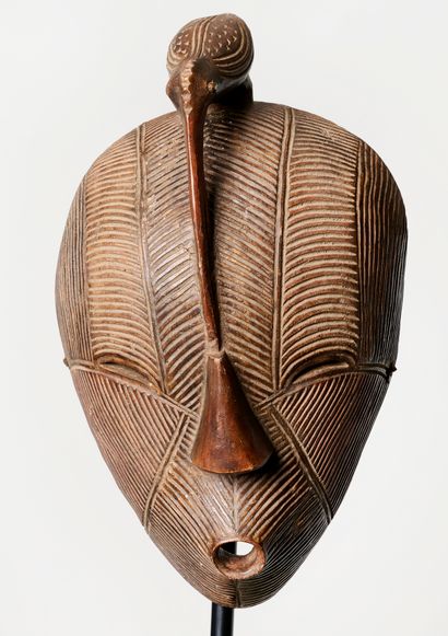 Ethnie Kuba - Congo
Masque canelé sommé par...