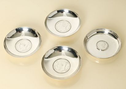 Numismatique
4 coupelles montant 3 pièces...