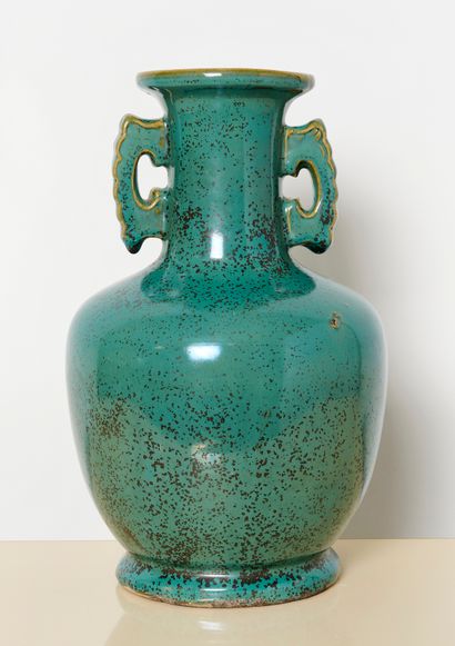 Chine XIXe
Vase en céramique à glaçure imittant...