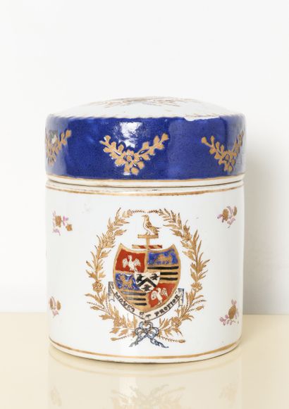 Chine, Compagnie des Indes
Tabatière en porcelaine...