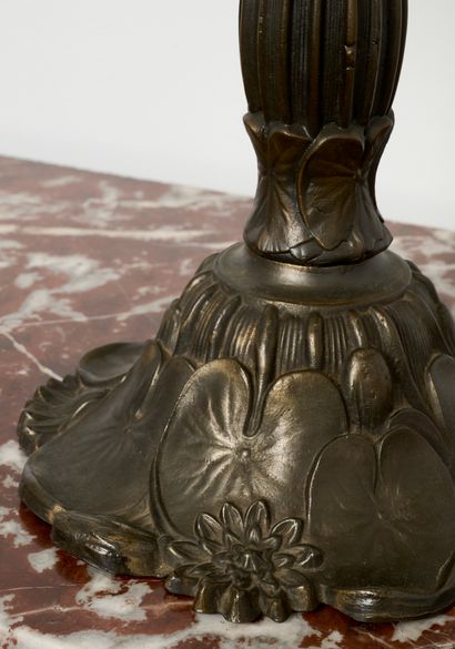 Dans le goût de L.C. Tiffany
Lampe en bronze...
