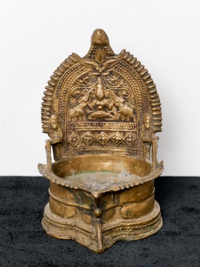 Inde
Lampe à huile ornée d'un relief de la...