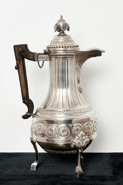 Orfèvrerie - Mons XVIIIe - Maître à la burette
Cafetière...