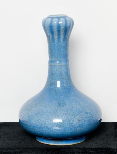 Chine
Vase à panse rave, épaule étranglée...