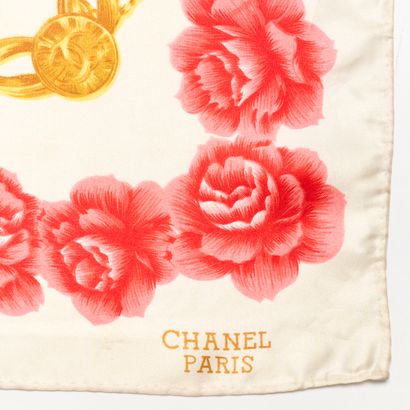 CHANEL - Paris
Foulard à motifs de cordes...