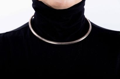 Torque
Collier rigide en argent 925.