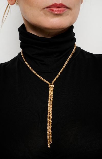 DIOR
Chaine en métal dorée