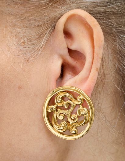 YSL - Yves Saint -Laurent - Paris
Gilded...