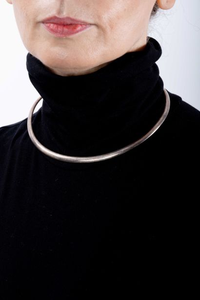 Torque
Collier rigide en argent 925.