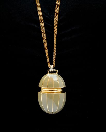 LANVIN - Paris
Art Deco faceted ovoid pendant...