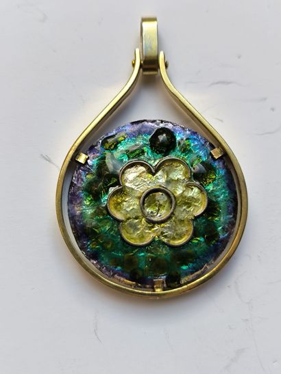 In the spirit of Camille Fauré
Enamel pendant...
