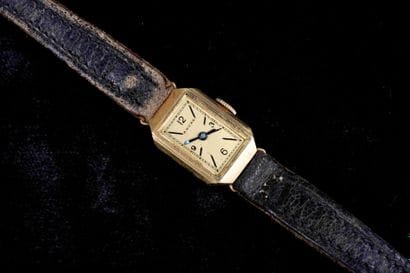 ANCRE - Watch
Small ladies' watch in gold...