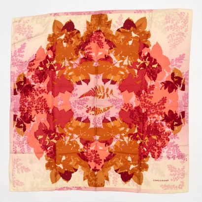 LONGCHAMP - Paris
Foulard à motif floral...