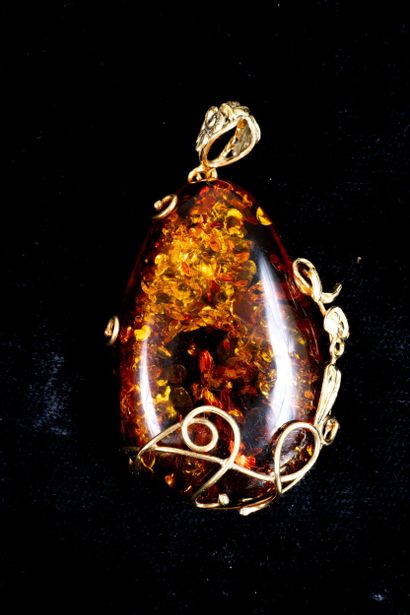 Bijoux Or Ambre
Pendentif en ambre cerclé...