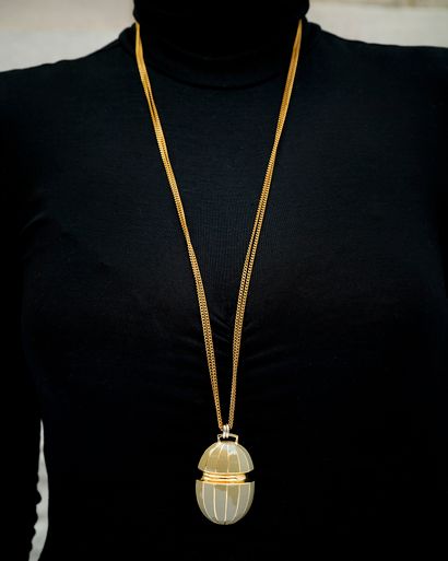 LANVIN - Paris
Art Deco faceted ovoid pendant...